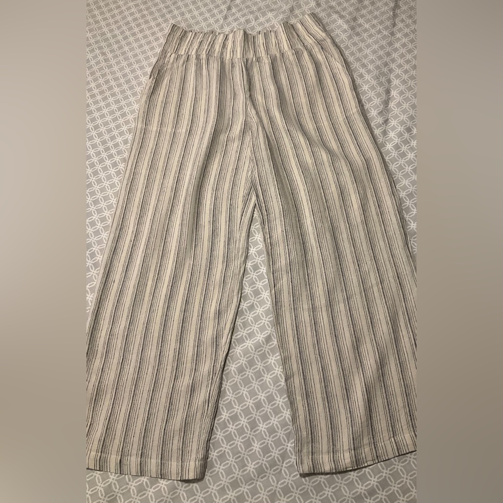 NWT. Land n sea size medium pants with pockets